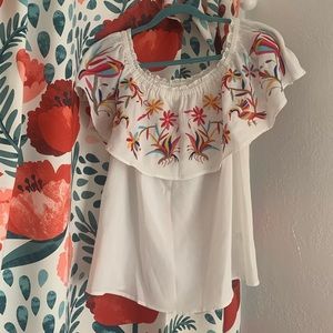 Entro White Embroidered Floral and Bird Peasant Blouse Women’s Size Medium